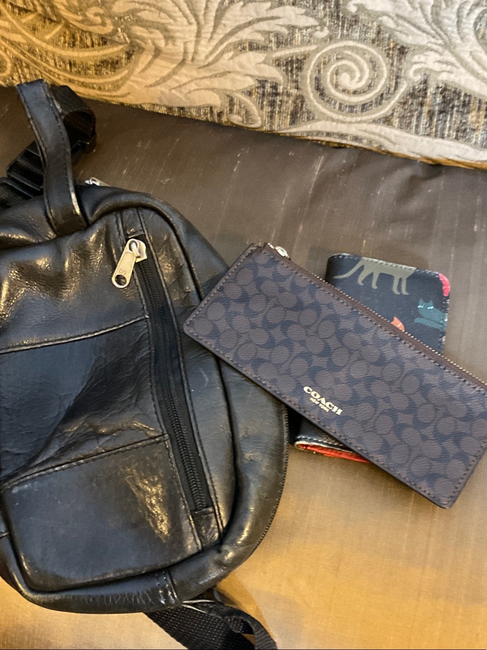 Coach, Cat and Black Leather Waist Bag / Fanny Pack - Picture 4 of 4